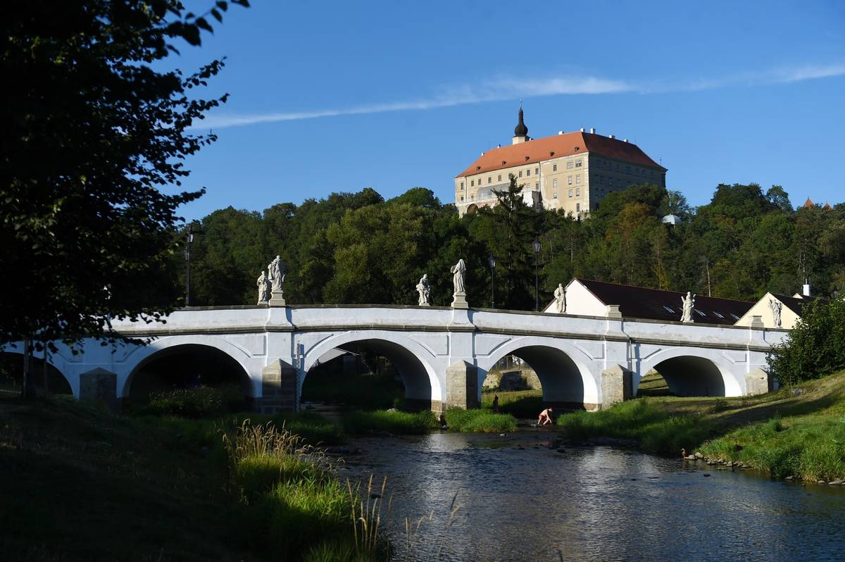 Hlavní koncerty festivalu Folkové prázdniny se také letos konaly na náměšťském zámku.