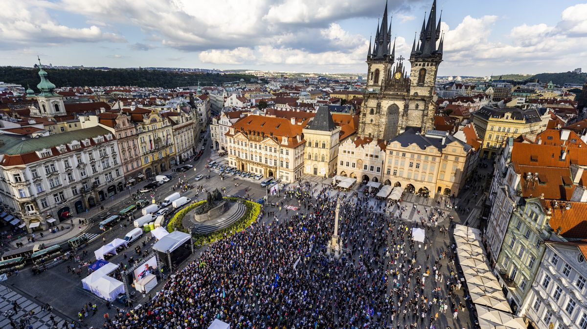 Obrazem: Komunisté a extremisté to s naší zemí nemyslí dobře, znělo Staromákem