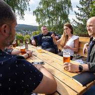 Následně prohlásila, že vláda s ANO nepřipadá v úvahu. „Toho bohdá nebude! Nikdo příčetný v ODS si nemůže myslet, že lze vládnout s Babišem,“ řekla Eva Decroix ve městě, kde od posledních komunálních voleb v roce 2022 vládne právě ANO a ODS.