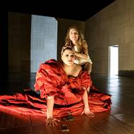 Stefanie Reinsperger jako Maulerová a Kathleen Morgeneyer v roli Johanny Dark.