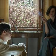 Idan Weiss jako Franz Kafka a Jenovéfa Boková v roli Mileny Jesenské.