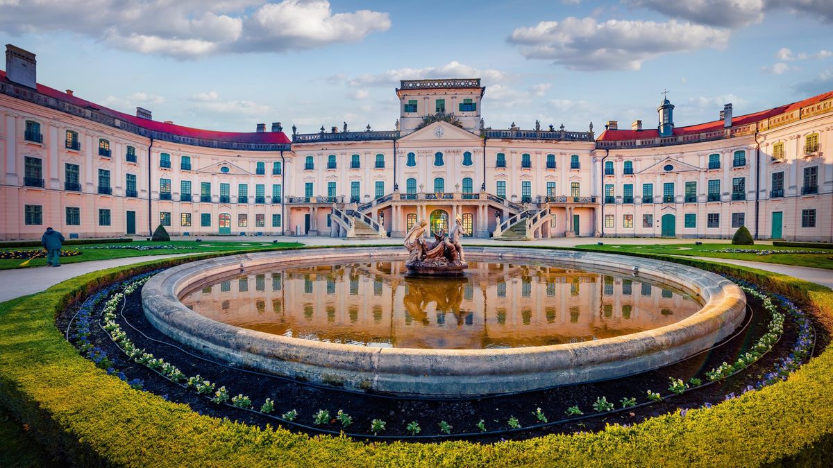 Levné termály i maďarské Versailles. U Neziderského jezera se nudit nebudete