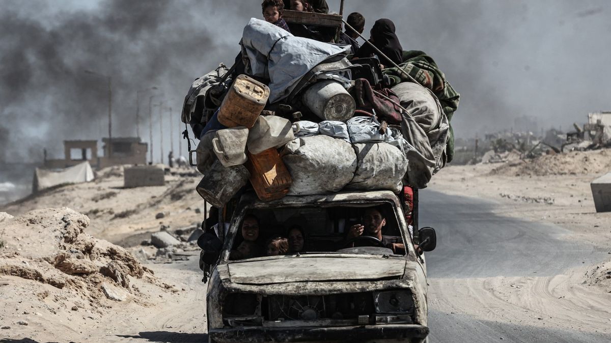 Fotky: Palestinci utíkají, Izrael poprvé nařídil vyklidit celou Gazu