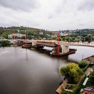 Most již spojuje Podolí a Zlíchov.