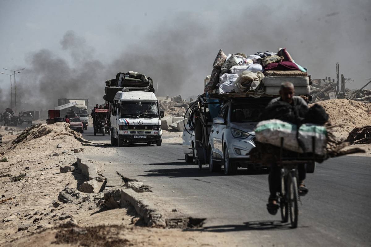 Podle serveru Times of Israel jde o vůbec první příkaz k rozsáhlé evakuaci platný pro celé město Gaza na severu palestinského území. Palestinci prchají přes kopec do měst v centrální části Pásma Gazy. Berou s sebou vše, co zvládnou naložit.