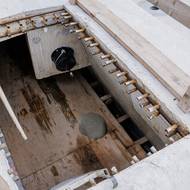 Pohled do útrob mostu.