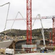 Foto z betonování mostovky.