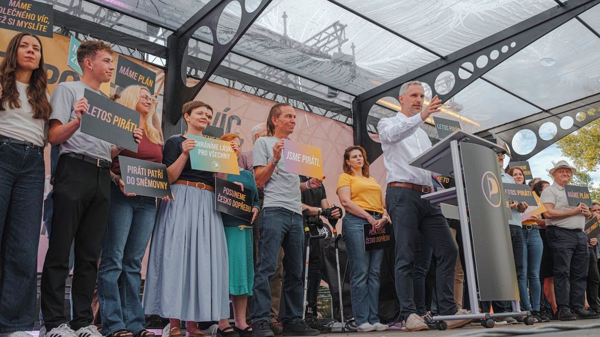 Piráti slibují miliardy na nové byty. Chtějí být třetí nejsilnější stranou