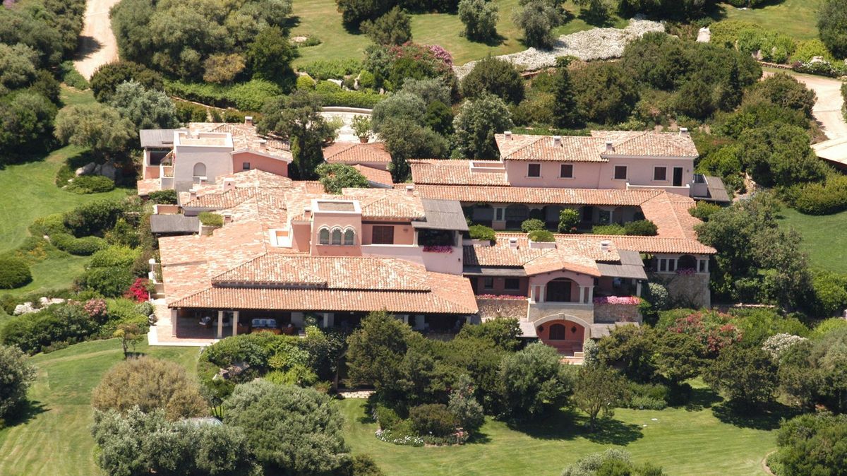 Prodává se Berlusconiho bunga bunga vila. Proslula skandály