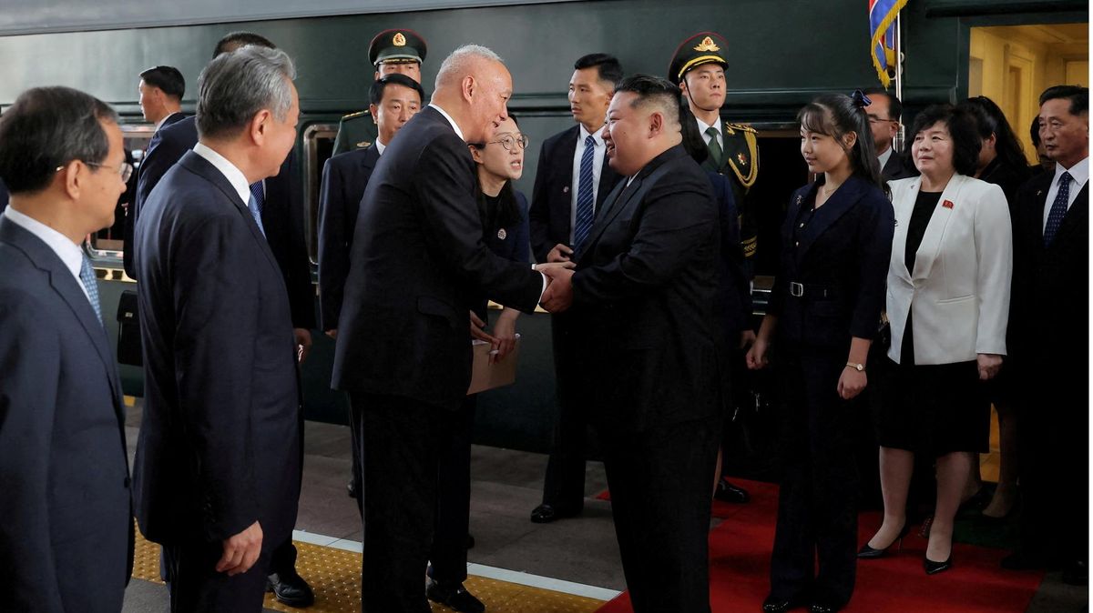 Je jí asi deset, chodí na odpaly raket a říkají jí vážená. Kdo povede KLDR?