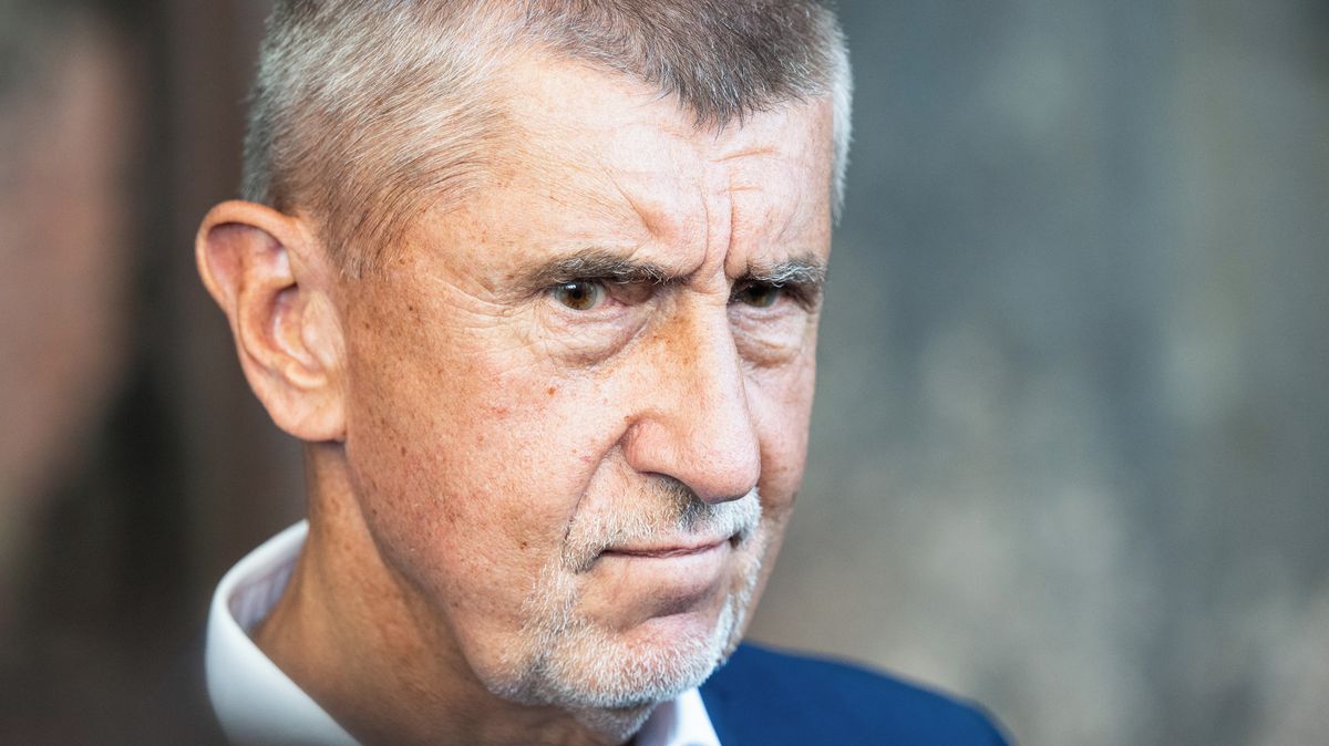 „Zuřím vzteky, Babiš si dělá, co chce.“ Kraje rozzlobila nula na opravy silnic