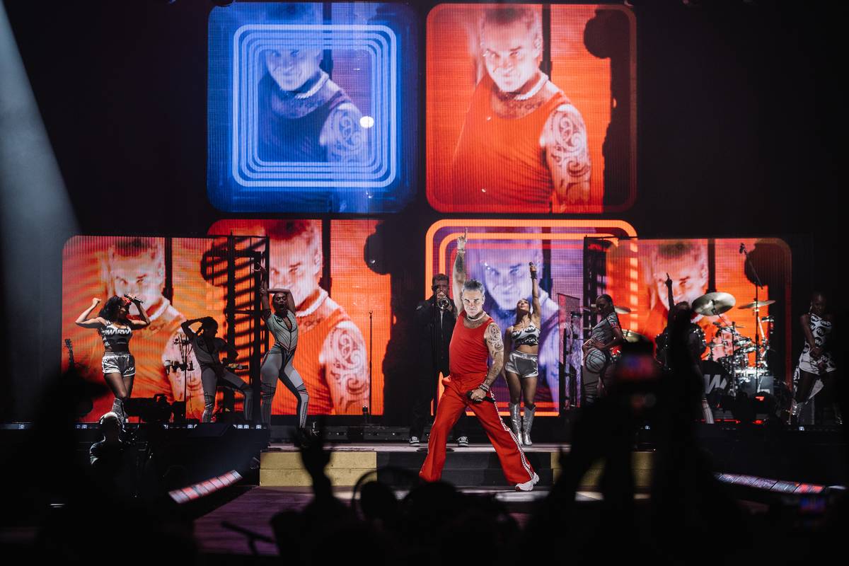 Snímek z koncertu Robbieho Williamse.