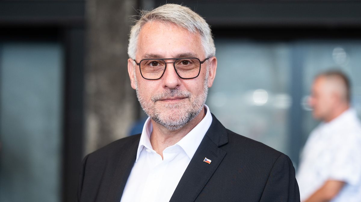 Metnar nechal z budovy Ministerstva vnitra odstranit ukrajinskou vlajku