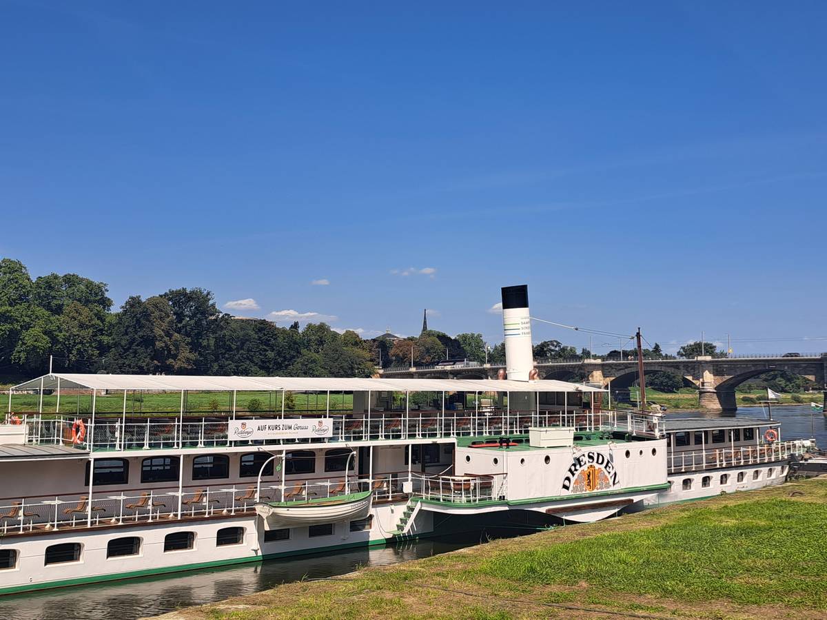 Plavba starým parníkem je velký zážitek.