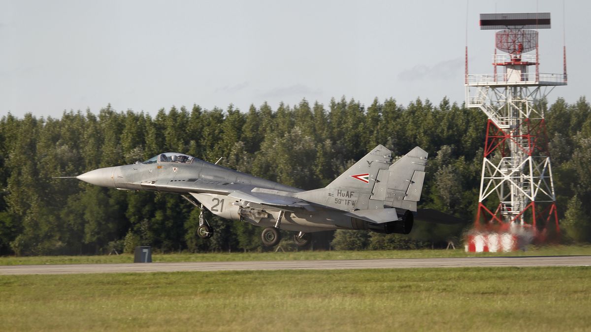 Maďarsko vyšetřuje krádež klíčových součástek z vyřazených stíhaček MiG29
