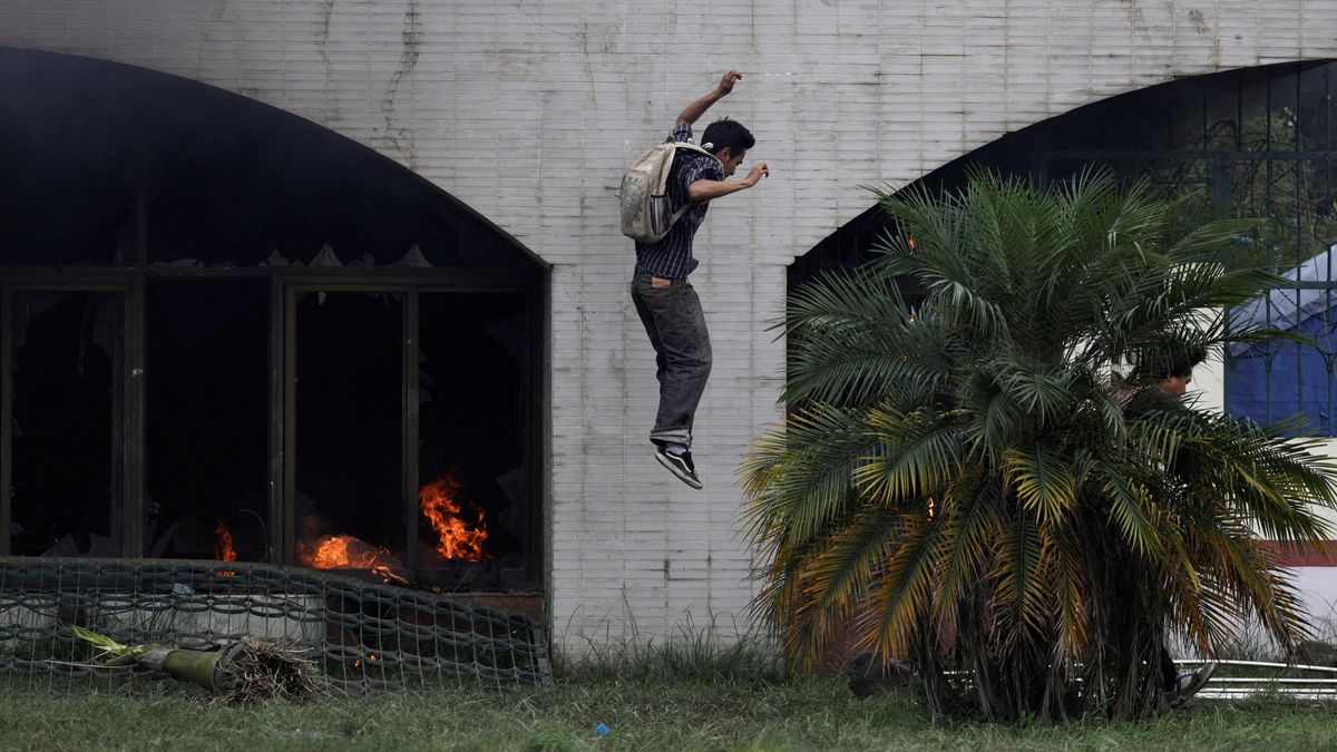 Fotky: Krvavé protesty proti zákazu sociálních sítí v Nepálu