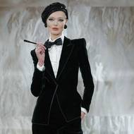 Představení dámské haute couture pro podzim/zima 2025-26 v Palazzo Armani v Paříži. 