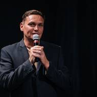 První díl diváci na Seznam Zprávách uvidí ve čtvrtek 4. září. O dva dny dříve se konala v kině Světozor předpremiéra prvních dvou dílů. Akci moderoval reportér a spoluautor podcastu Vlevo dole Václav Dolejší.