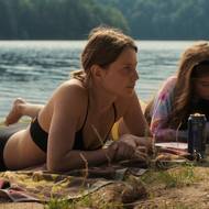 Eliška Bašusová v roli Marie a Lucie Fingerhutová jako Bětka.