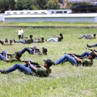 Venezuelská propaganda dlouhodobě líčí Spojené státy jako hlavního nepřítele země. USA (stejně jako další země) ostatně neuznávají Madura za právoplatného prezidenta země, protože prezidentské volby byly zmanipulované. Členové vlády ale teď zemi otevřeně hrozí silou, protože Caracas viní z podílu na pašování drog.