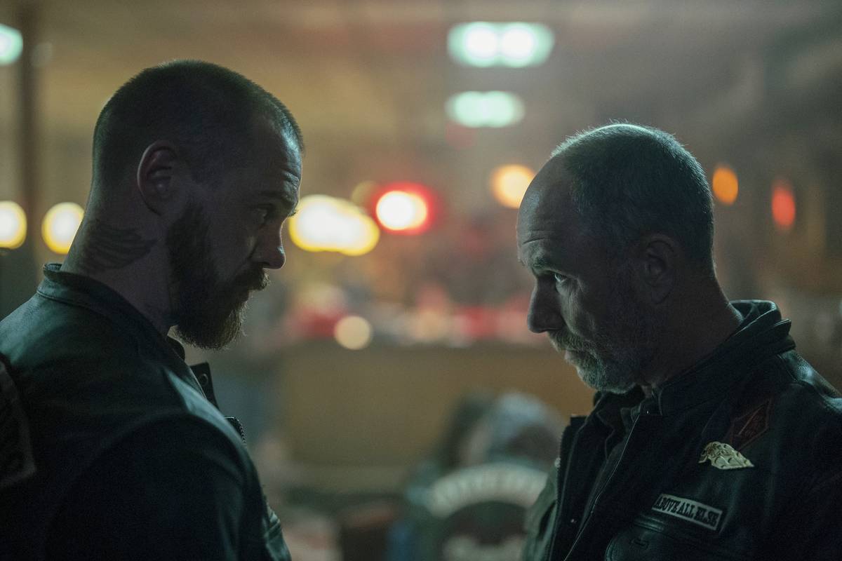 Sam Keely jako Jayson a Jamie McShane v roli Perryho.