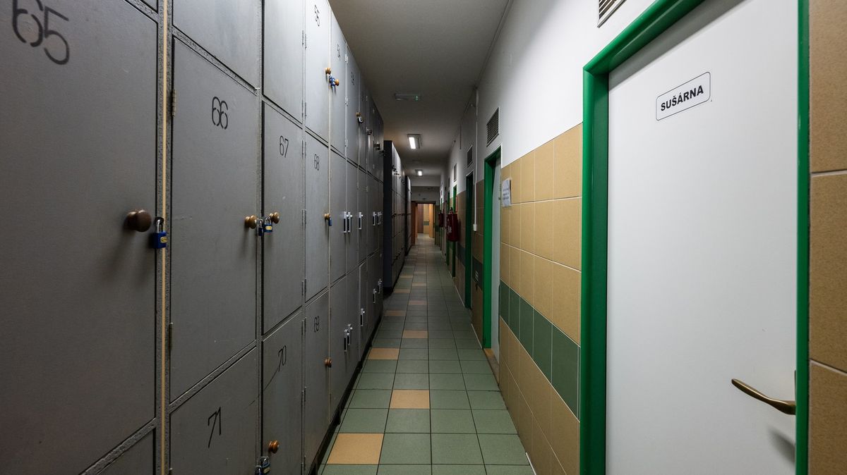 „Lidé postupně upadají do chudoby.“ Plní se azylové domy i noclehárny