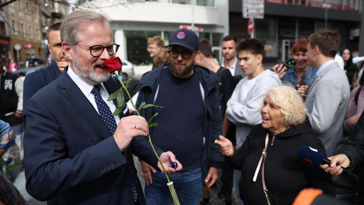 Fialova proměnlivá jízda severem Čech. Sklidil nadávky i aplaus