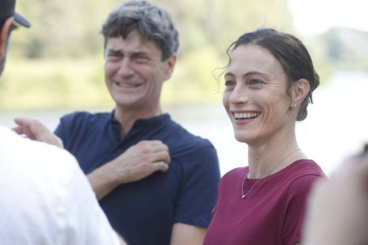 Saša Rašilov v roli Petra a Johana Matoušková jako Lucie.