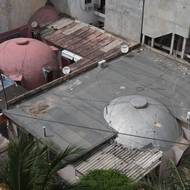 Domy byly postaveny tak, že se nafoukl obrovský balon, který se nastříkal betonovou směsí zvanou gunite. Poté se balon vyfoukl. Celý proces bylo možné zvládnout za pouhých 48 hodin.