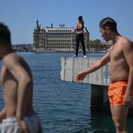 Bylo svědkem některých z nejbouřlivějších a nejtragičtějších momentů v historii Turecka, přežilo pád říše, první světovou válku, deportaci Arménů, vojenské převraty, zemětřesení i ničivý požár.