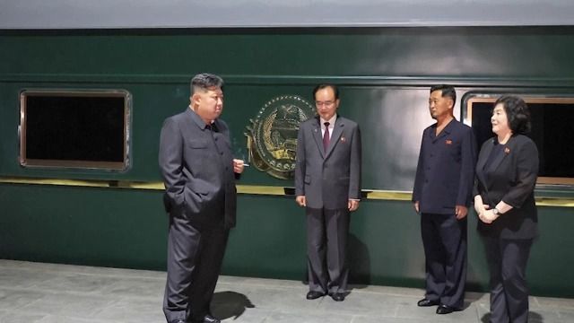 Kima do Číny dovezla pojízdná pevnost. Cesta pancéřovým vlakem trvala 20 hodin