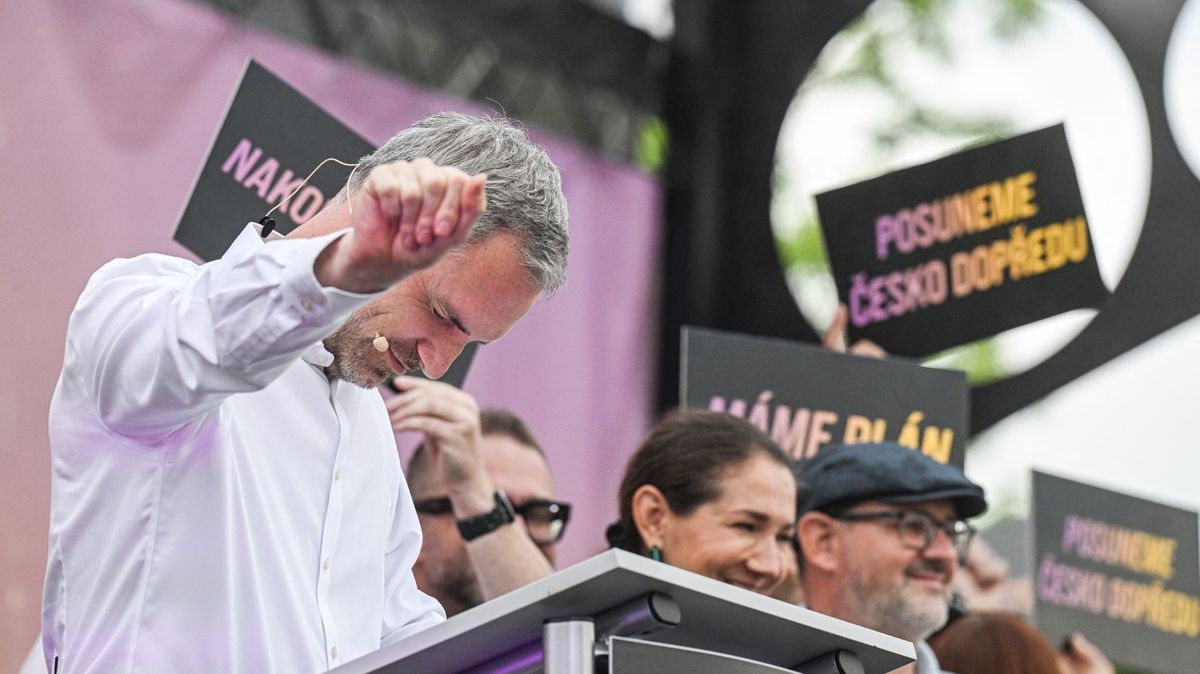 Vlevo dole: Love Island po česku. Piráti a STAN se perou o stejnou HolKu