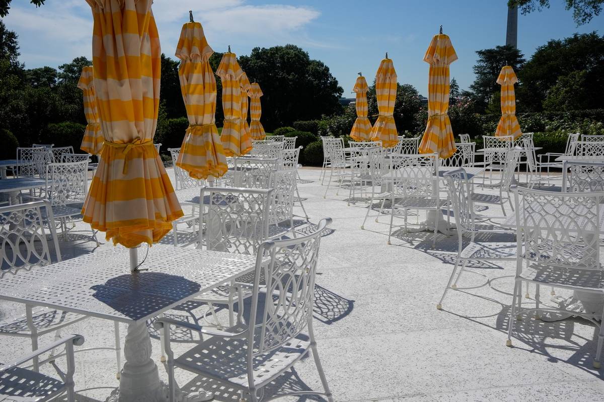 Prezident Donald Trump při večeři pro washingtonské insidery představil novou podobu Růžové zahrady, kterou nazval „Rose Garden Club“. 