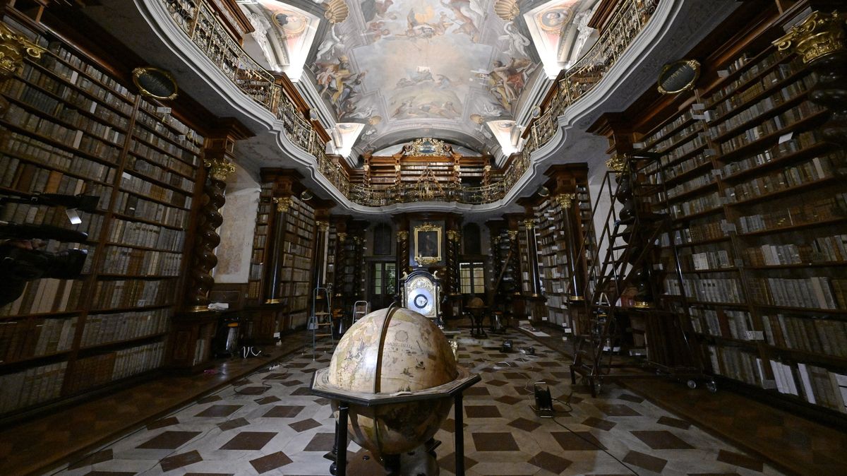 Recenze: Dan Brown napsal o Praze bohužel béčkový román