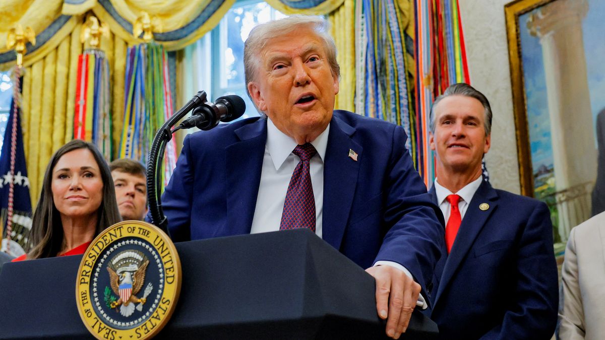 Trump netradičně pár dnů nikde nevystoupil. Ožily konspirace, zda není mrtvý