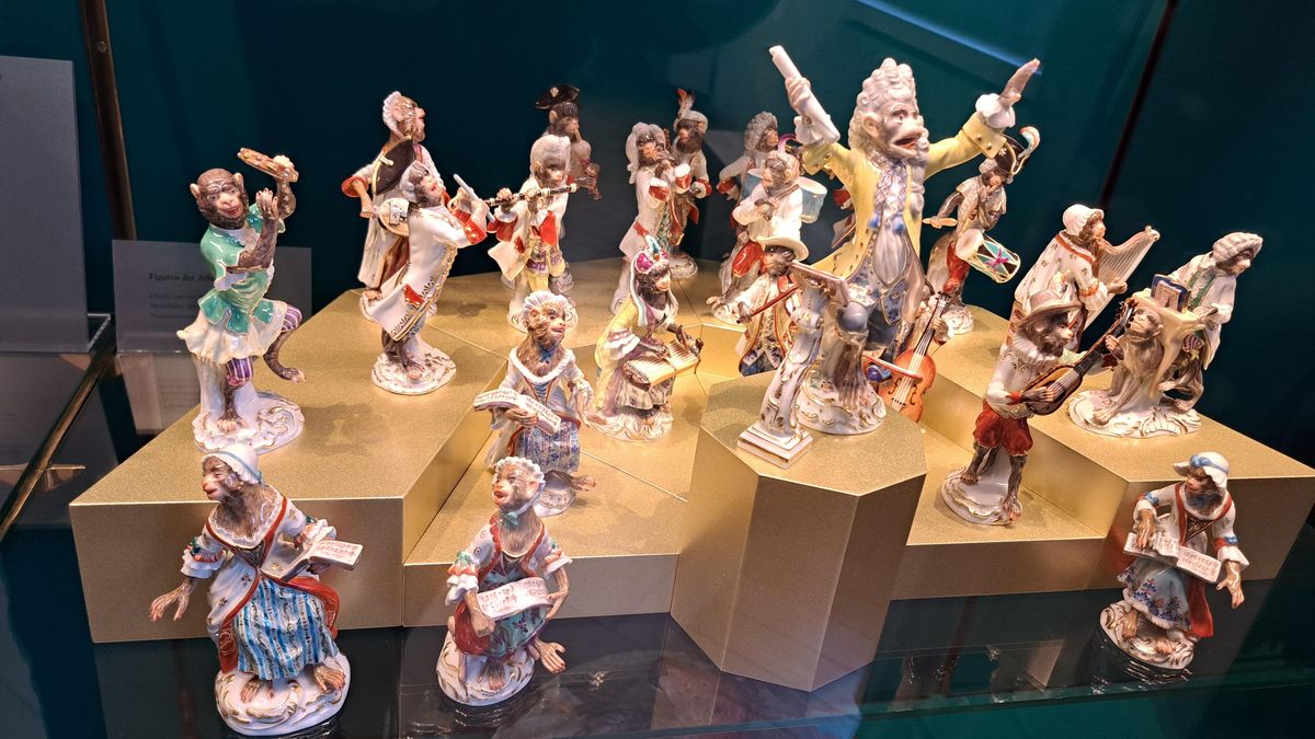 Opičí orchestr a labutí báje. Míšeňský porcelán je zábavnější, než se zdá