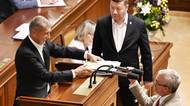 Hádka u sněmovního pultíku. Babiše chtěla nechat Pekarová vyvést
