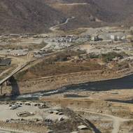 Etiopie při výstavbě argumentovala, že projekt je zásadní pro rozvoj místní ekonomiky a řeší až kritický nedostatek elektřiny, k níž dnes nemá přístup více než polovina ze 120 milionů lidí žijících v zemi.

(Stavební práce na přehradě, 19. února 2022.)