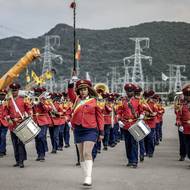 Etiopie v úterý slavnostně otevřela novou vodní přehradu a největší vodní elektrárnu v Africe. Výstavba Velké etiopské přehrady znovuzrození (GERD) začala v dubnu 2011, stála přes pět miliard dolarů (přes 100 miliard korun).

(Orchestr během slavnostního otevření v etiopské Gubě, 9. září 2025.)