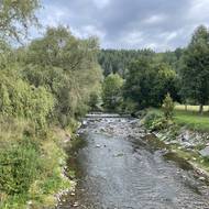 Řeka Opava teče v poklidu, loni ale zatopila desítky obcí, včetně Nových Heřminov. 