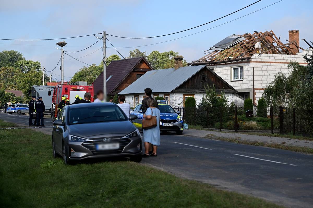 Vzdušný prostor Polska v noci opakovaně narušily drony. Na snímku poškozený obytný dům v obci Wyryki na východě Polska nedaleko hranic Běloruska i Ukrajiny.