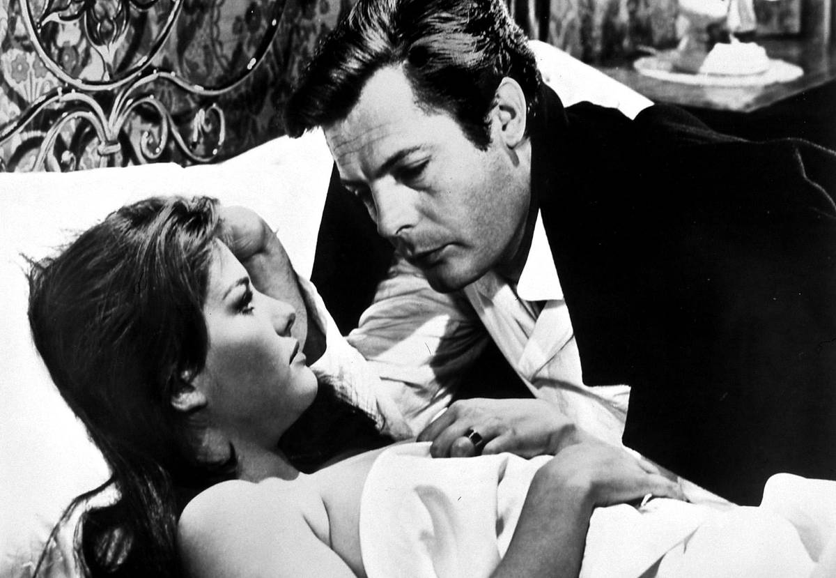 Claudia Cardinale se poprvé před kamerou objevila jako čtrnáctiletá. První větší roli dostala roku 1960 ve filmu Krásný Antonio s Marcellem Mastroiannim.