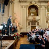 „S Pražskými symfoniky bych rád publiku představoval hudbu, která orchestru nejvíce sluší, což jsou velká symfonická díla - opusy světových skladatelů, jako je právě Mahlerova první symfonie. Ta je hudebně-architektonickým průsečíkem jak orchestru, tak i Obecního domu samého, který je k této hudbě bytostně předurčen,“ avizuje Netopil.