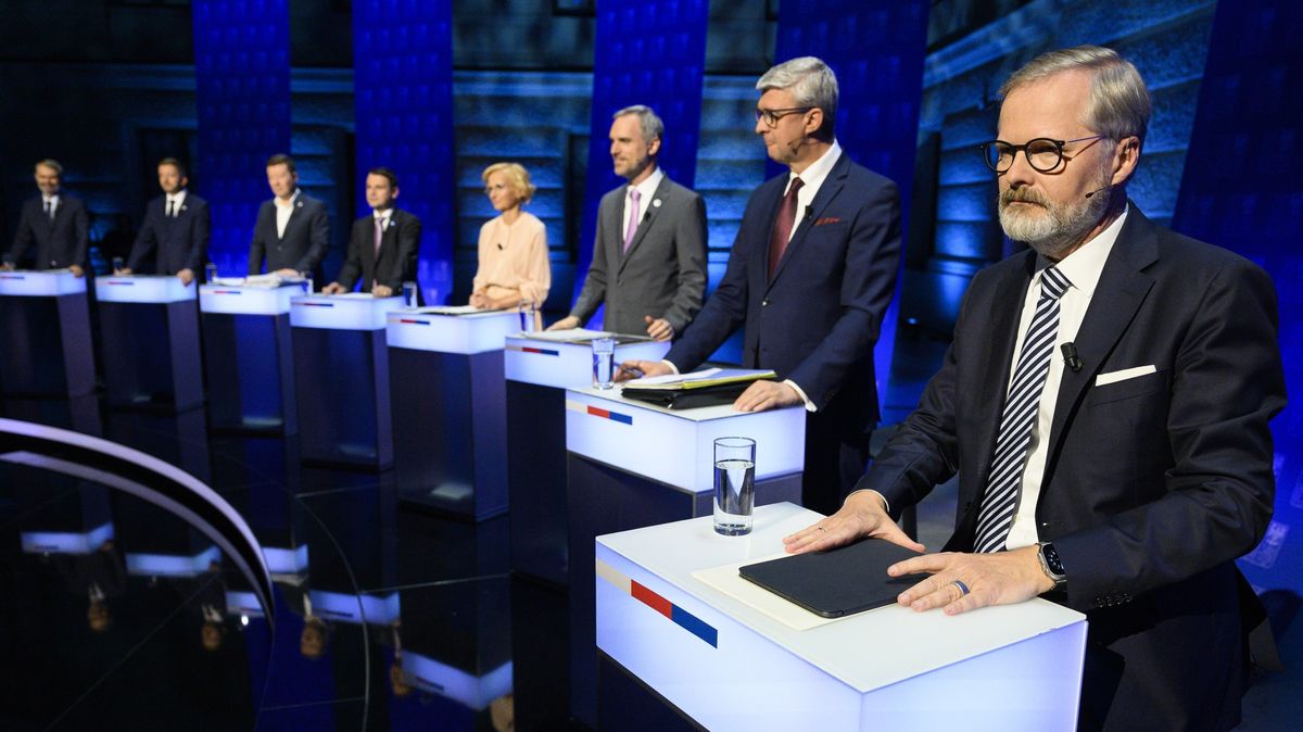 Hádka billboardů v superdebatě. Fiala útočil