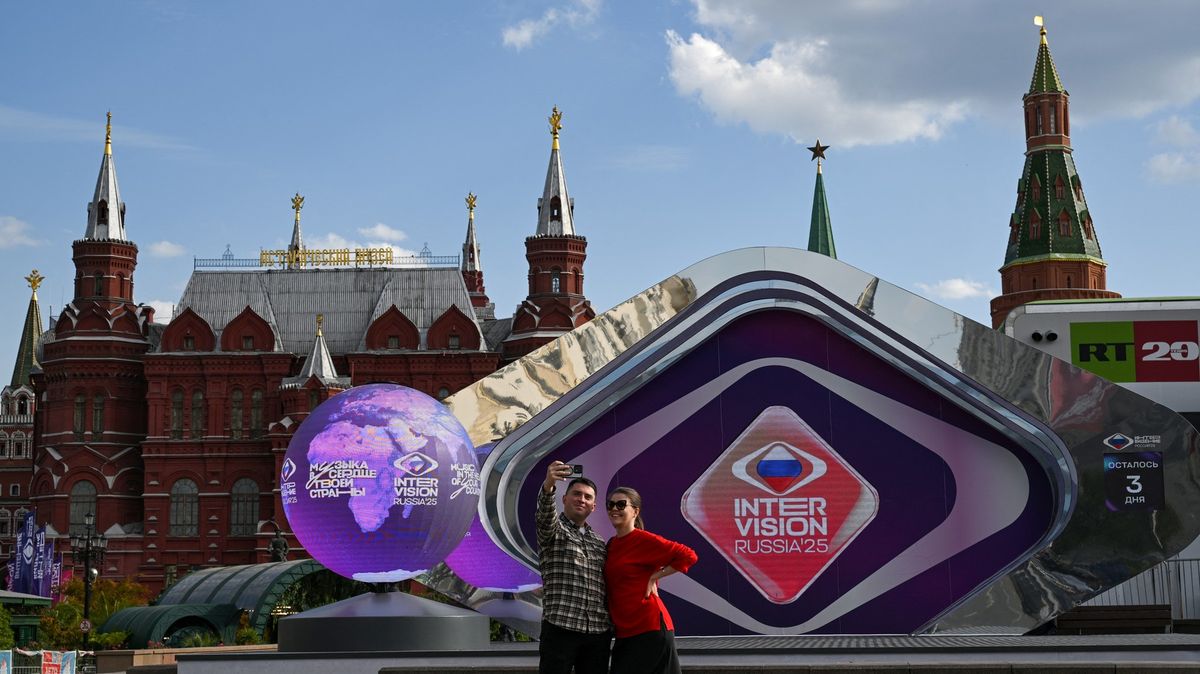 Rusko pořádá vlastní Eurovizi. Prý bez zvráceností a úchylek