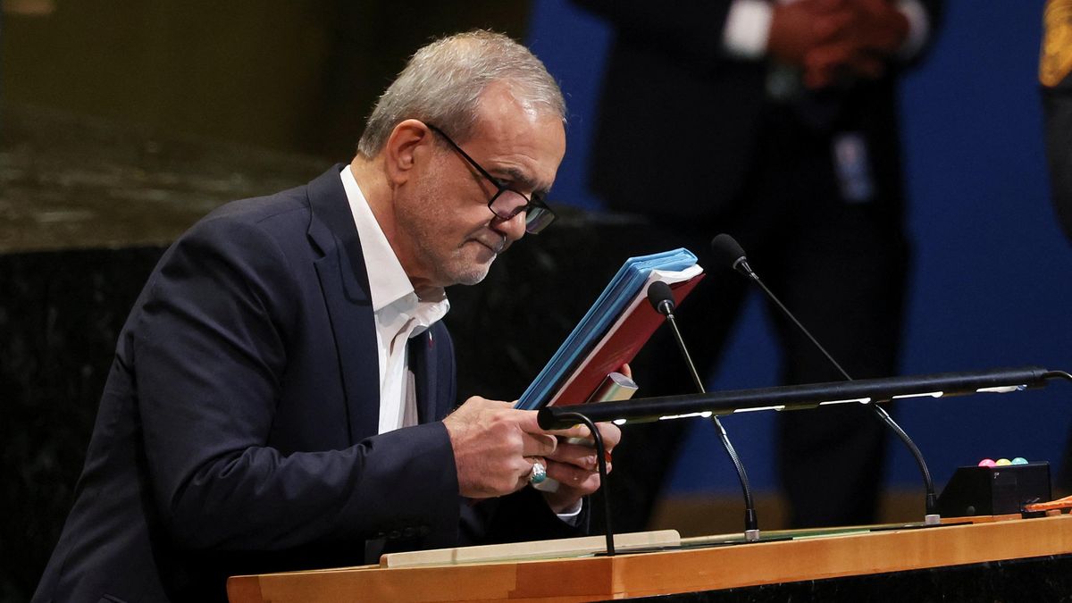 Írán nemá v úmyslu sestrojit jadernou zbraň, prohlásil prezident Pezeškján