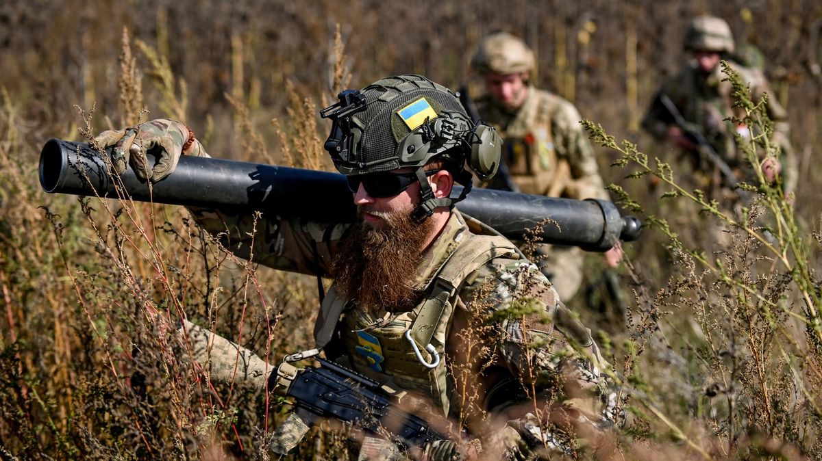 Plán „tisíce řezů“. Rusko zkouší novou strategii, útočí Ukrajincům do zad