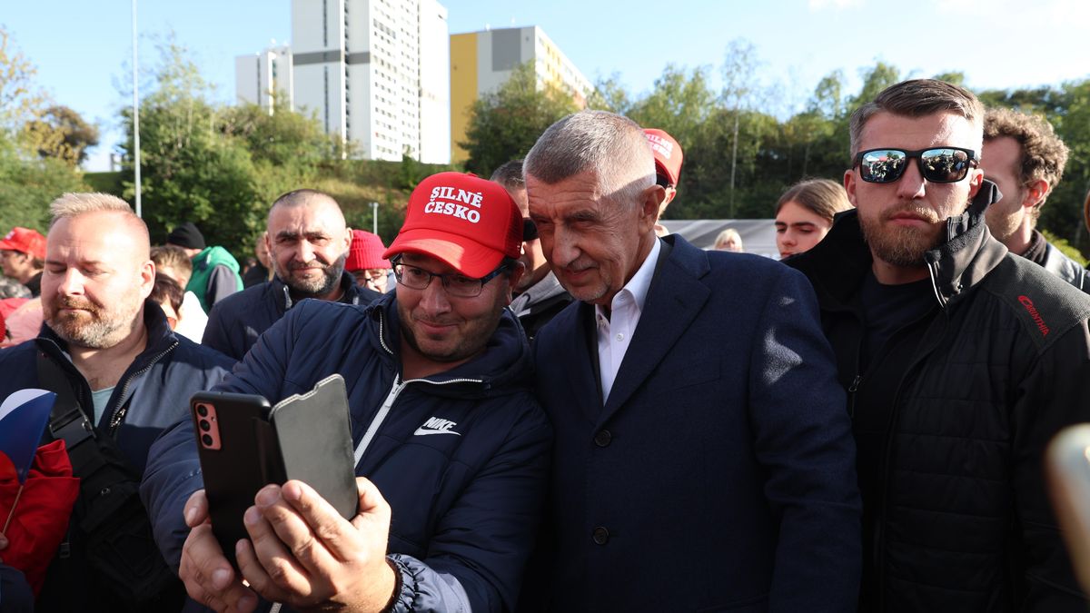 „Za nás jsme byli druhým největším nepřítelem Ruska.“ Babiš zakončil kampaň