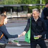 Voliče se snažil oslovit také David Krůta, který v Praze kandiduje ze zadní pozice jako číslo 26.