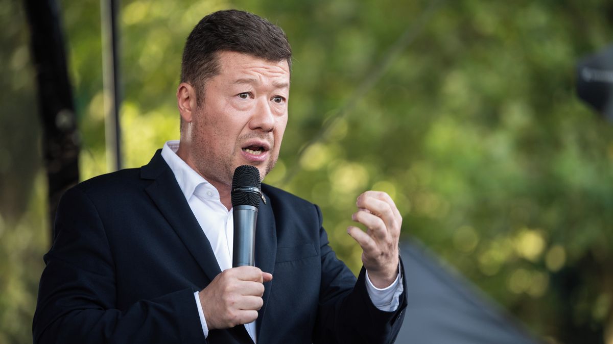 Plakáty SPD stojí za to soudit dál a důkladně. Buďme trpěliví